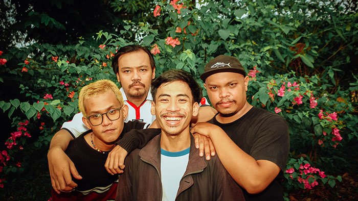 You are currently viewing FUZZYA // MAXI-SINGLE “REASSURING” / “REALITY BITES”