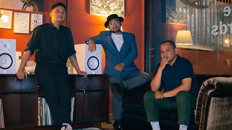 You are currently viewing SEMIOTIKA // MINI ALBUM “DEMI MASA”