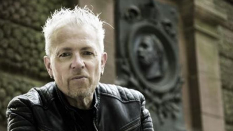 Read more about the article MARTINÉ // ALBUM “NICHTS WAHRT EWIG”