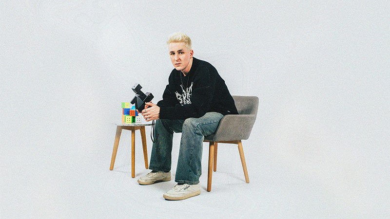 Read more about the article VAULTBOY // ALBUM “EVERYTHING AND NOTHING”