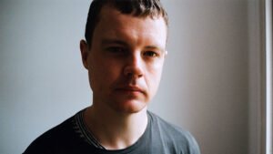 Read more about the article LEWIS ROBERTS // SINGLE “SEVEN”