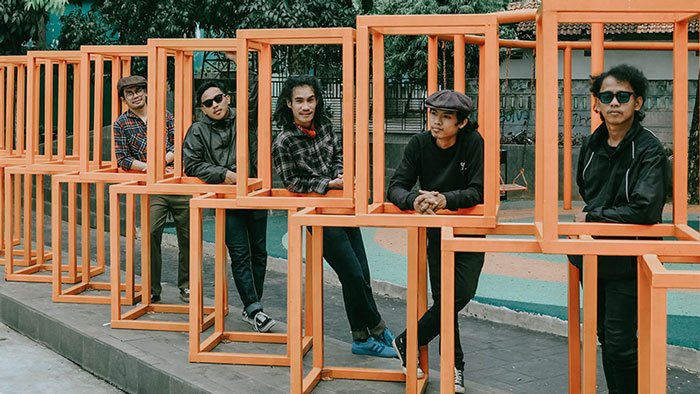 Read more about the article PALM TREES // SINGLE “TERJERAT”