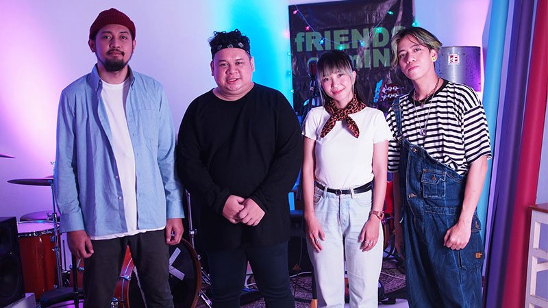 Read more about the article FRIENDS OF MINE // MELUNCURKAN KARYA DENGAN KONSEP “STUDIO SESSION”