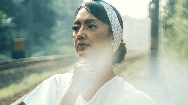 Read more about the article NINA TAMAN // SINGLE ” LEBUR “