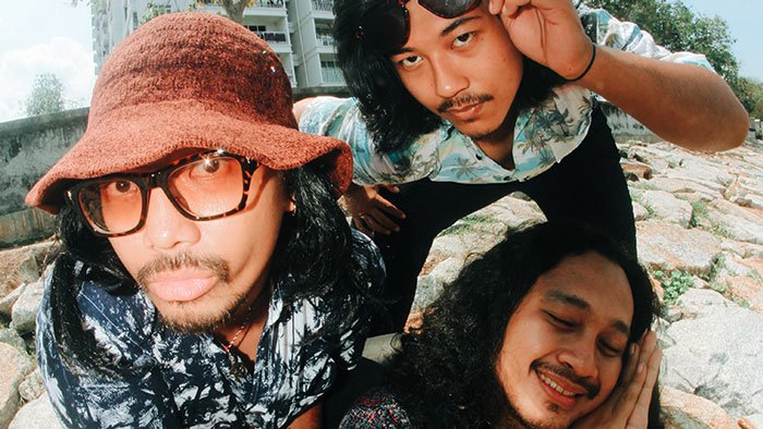 Read more about the article CLEVER MOOSE // MENJADI SOROTAN DENGAN MIDLE EASTERN PSYCHEDELIC ROCK CLEVER MOOSE