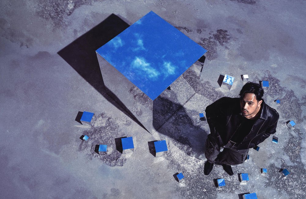 You are currently viewing ADRIAN KHALIF // RILIS DUA LAGU SEBELUM ALBUM DUA