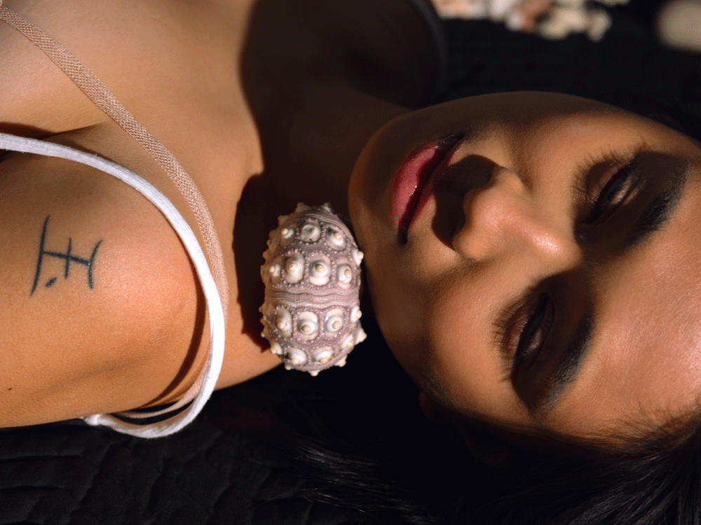 You are currently viewing NIKI // MERILIS ALBUM BARU “BUZZ”