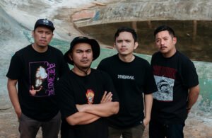 Read more about the article SEPATU RUSAK // ALBUM “ALIVE”