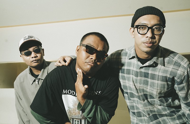 You are currently viewing PICK ME UP // SINGLE “WHITE FLAG”