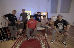 Read more about the article SHAGGYDOG DAN DAGADU GABUNGKAN KREATIVITAS DALAM RILISAN VINYL DAN MERCHANDISE EXLUSIVE ALBUM KEMBALI BERDANSA