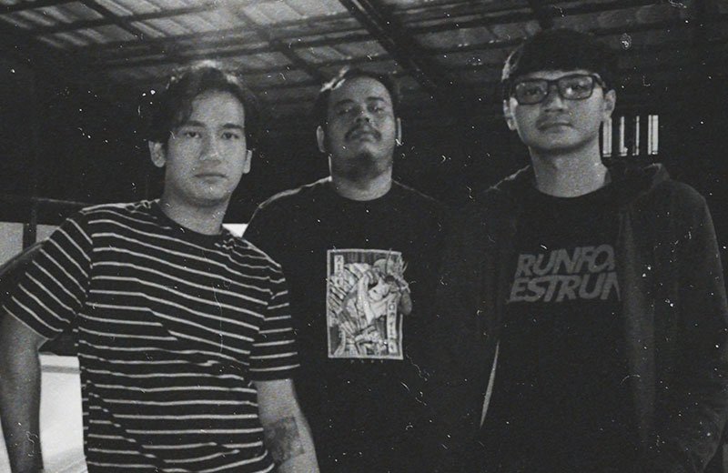 You are currently viewing GLASSTRICK // RILIS SINGLE “KAMUFLASE KEMILAU” SETELAH 5 TAHUN DIAM
