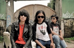 Read more about the article KRASKOMBAT // SINGLE “AUTOPILOT”