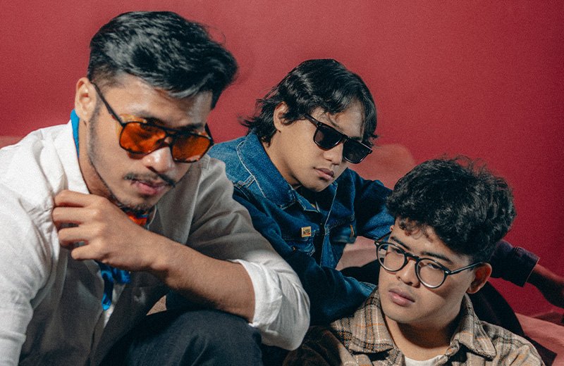 You are currently viewing ELECTRIC BIRD // SINGLE “AURORA”