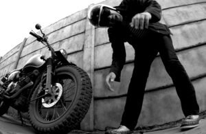 Read more about the article JIMI MULTHAZAM MANUVER LAGI, KALI INI SENDIRIAN // 30 TAHUN BERKARYA LEWAT KILAUANLARA