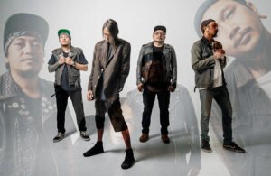 Read more about the article MURAM // KENALKAN VOKALIS BARU LEWAT SINGLE “PARADE HUJAN”: LEBIH GELAP, LEBIH LANTANG!