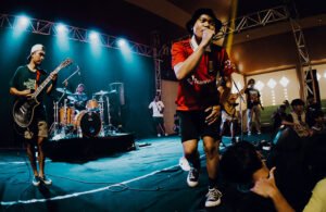 Read more about the article SCENERY // ALBUM PERDANA “AT LONG LAST”