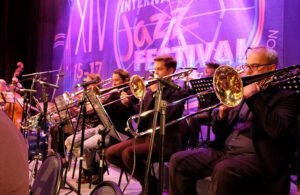 Read more about the article RESONANSI JAZZ YANG MENYATUKAN: UVJF 2025 SIAP GOYANGKAN UBUD DARI PESISIR SAMPAI PUNCAK