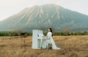 Read more about the article ISYANA SARASVATI BUKA BABAK BARU “CECILIA” DENGAN SINGLE INTROSPEKTIF, “I’M ON MY WAY”