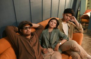 Read more about the article AURENA VAYNA RILIS “TUMBUH”// SEBUAH ‘PELUKAN DALAM BENTUK SUARA’