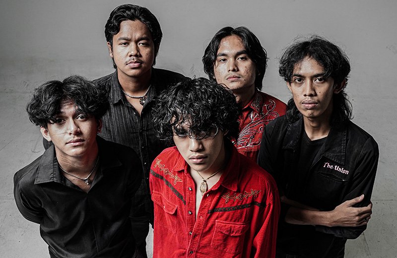 Read more about the article SIEMENTS RILIS EP “HOUSE OF VULTURES”: LEDAKAN EMOSI BARU DARI UNIT ROCK ALTERNATIF INDONESIA