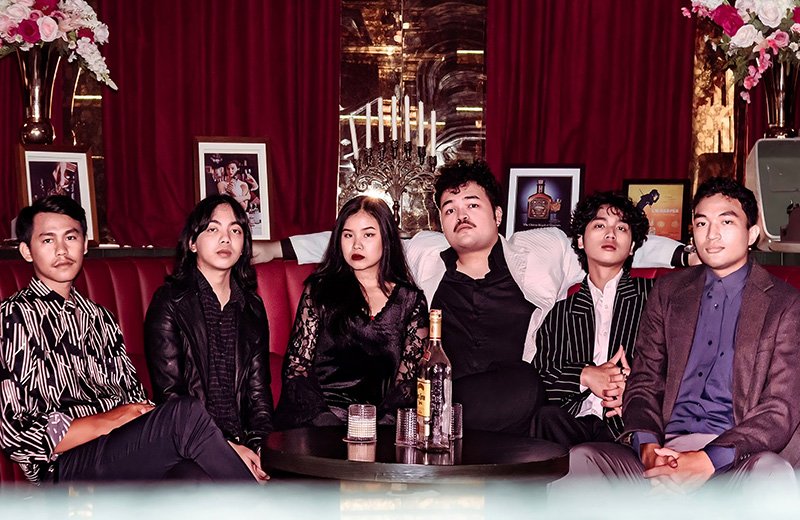 You are currently viewing ROADTRIP TO ANTARCTICA // DEBUT ALBUM: “HOTEL DU MONDE” SEBUAH PERJALANAN GELAP YANG MEMIKAT