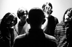 Read more about the article SUPPLE // “TERBELAH DUA”: KISAH EMOSI SAAT BERDIRI DI ANTARA DUA DUNIA