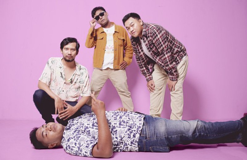 Read more about the article IRBHNG MERILIS ALBUM KEDUA “NAVIGASI FIKSI”, PERJALANAN EMOSI DARI DISTORSI MENUJU PULANG