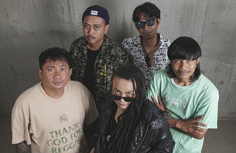 Read more about the article NATH THE LIONS BALIK DENGAN EP BARU, “SEBAB AKU RINDU”: 5 WARNA EMOSI TENTANG KANGEN YANG TAK SELALU BERAKHIR KETEMU