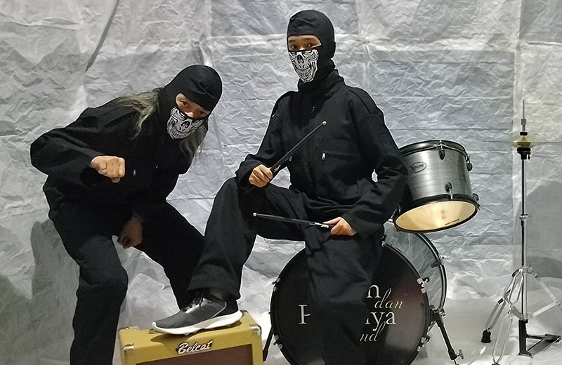 Read more about the article AYAH DAN PUTRINYA BAND RILIS “SEKOLAH 6 HARI” SEBAGAI KRITIK SOSIAL GENERASI MUDA