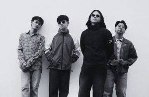 Read more about the article THE MATULACAKA RILIS DEBUT SINGLE “SENYUM BERDARAH,” BAWA KEMBALI ENERGI ROCK N’ ROLL OTENTIK